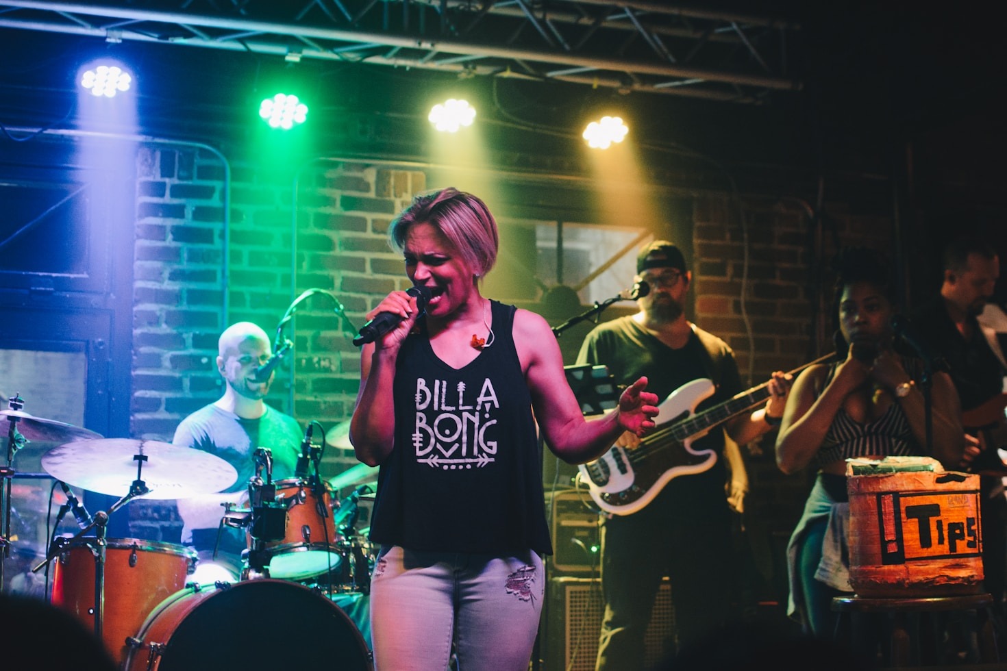 How to Discover New Music at Live Gigs